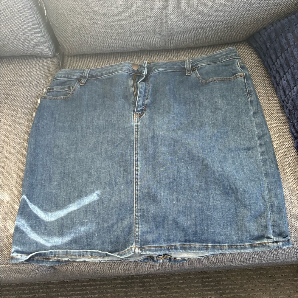 Denim skirt.
